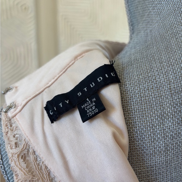 Pink Princess Style Lace Dress! - Picture 9 of 9